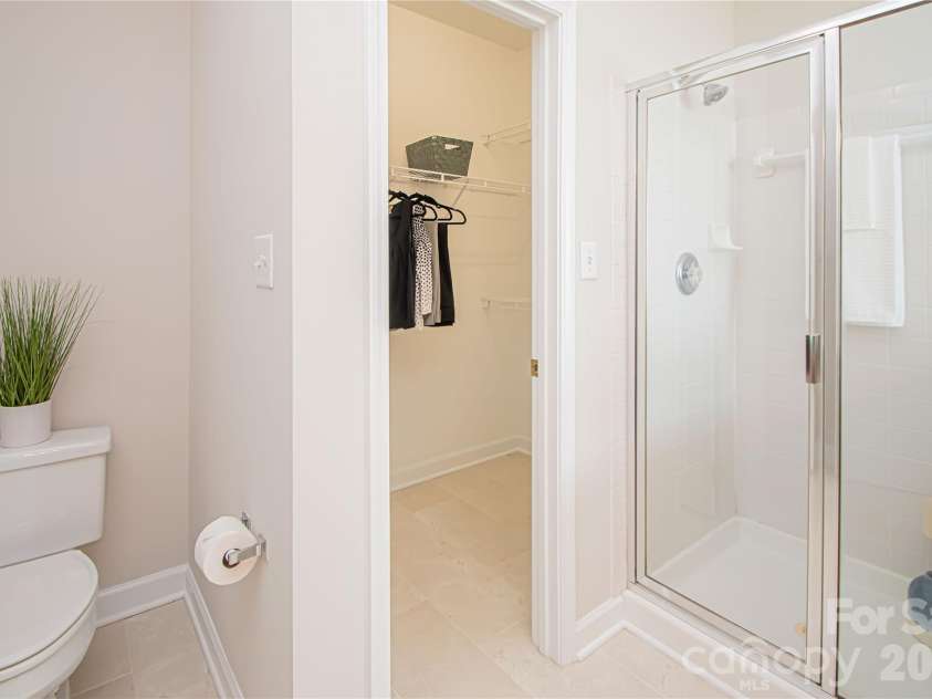 1621 Mountain Ashe Court, Matthews, NC 28105.  MLS# CAR4385582, YatesRealty ID 26387. 