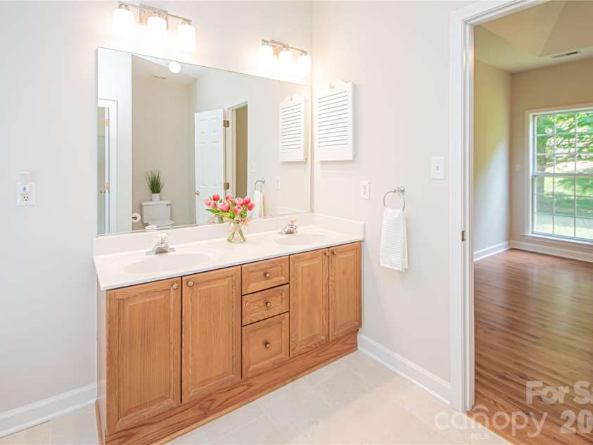 1621 Mountain Ashe Court, Matthews, NC 28105.  MLS# CAR4385582, YatesRealty ID 26387. 