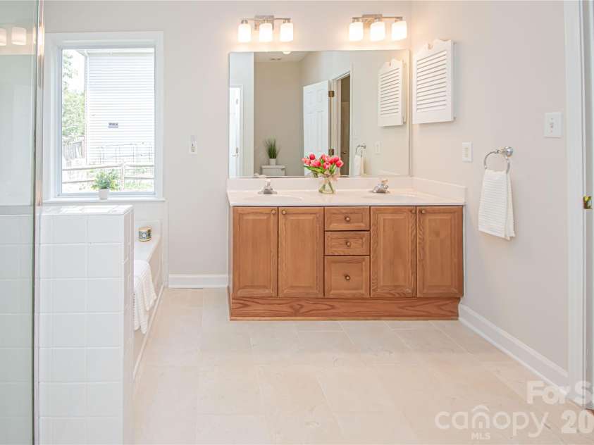1621 Mountain Ashe Court, Matthews, NC 28105.  MLS# CAR4385582, YatesRealty ID 26387. 