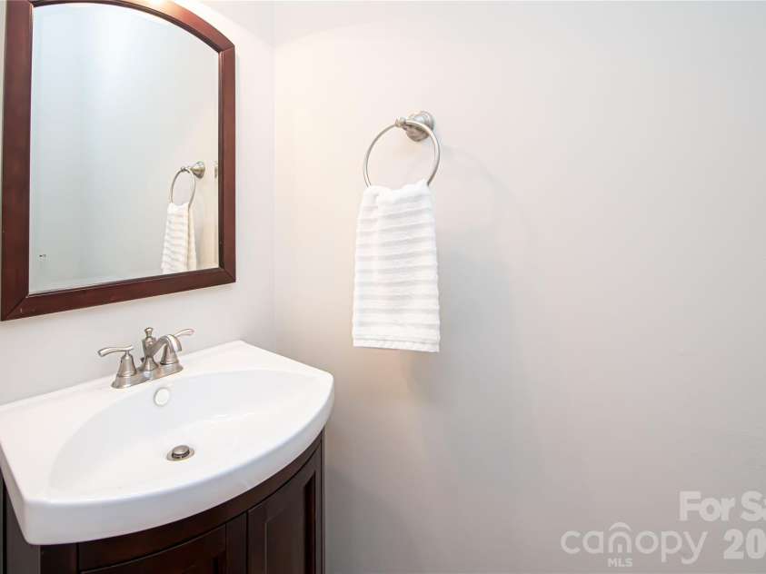1621 Mountain Ashe Court, Matthews, NC 28105.  MLS# CAR4385582, YatesRealty ID 26387. 
