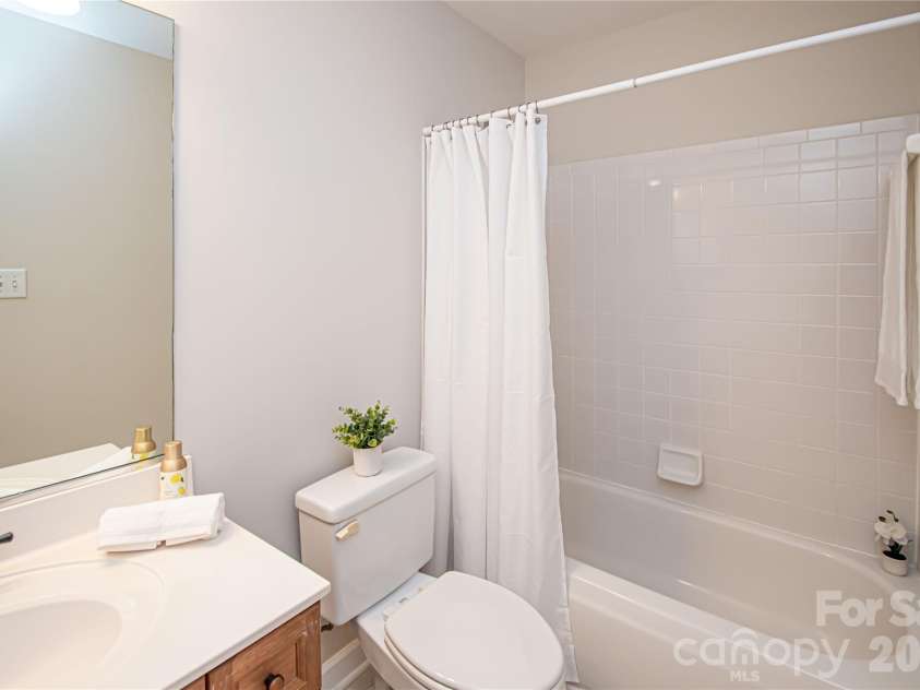1621 Mountain Ashe Court, Matthews, NC 28105.  MLS# CAR4385582, YatesRealty ID 26387. 
