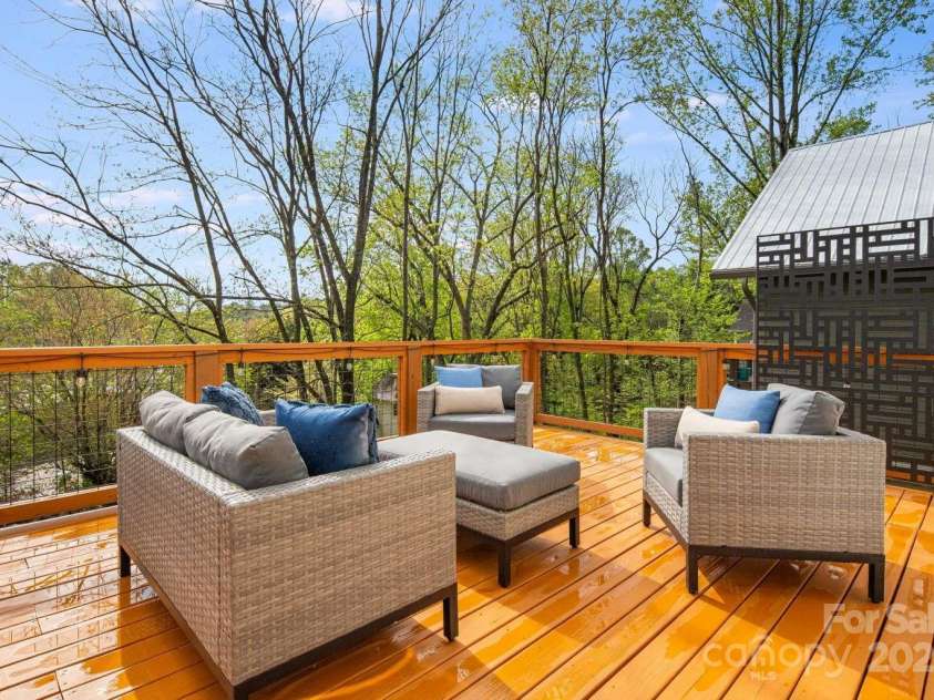 147 Laurel Loop, Asheville, NC 28806.  MLS# CAR4251564, YatesRealty ID 26388. 