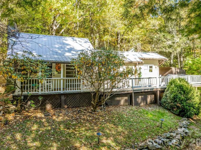 284 Grady Winkler Road, Boone, NC 28607.  MLS# CAR4397278, YatesRealty ID 26388. 