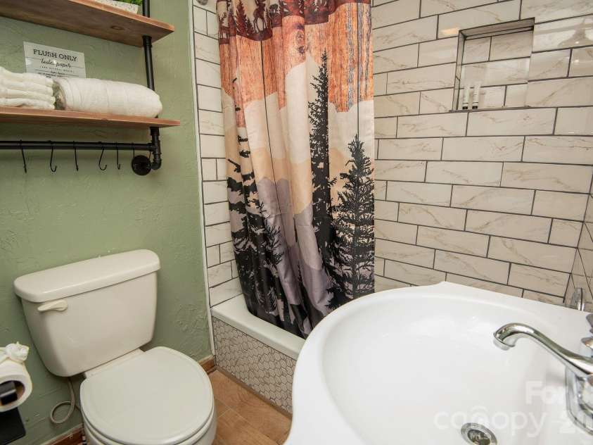 284 Grady Winkler Road, Boone, NC 28607.  MLS# CAR4397278, YatesRealty ID 26388. 