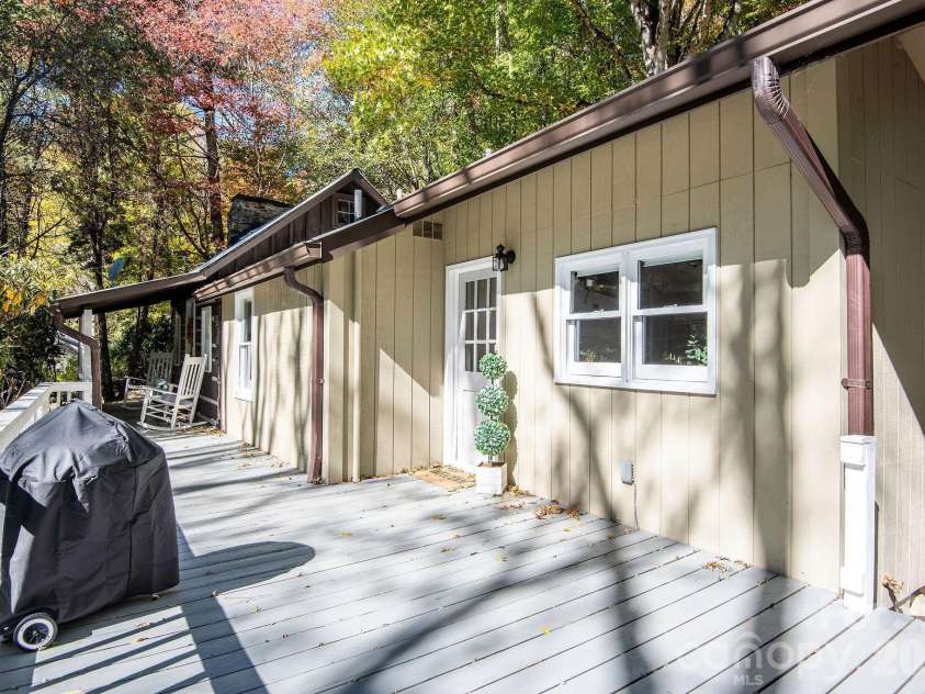 284 Grady Winkler Road, Boone, NC 28607.  MLS# CAR4397278, YatesRealty ID 26388. 