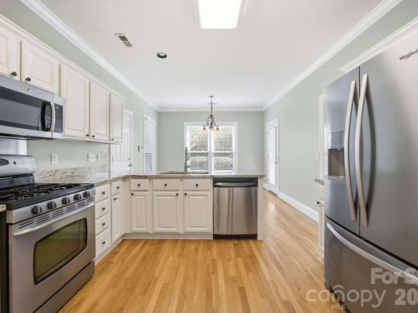 805 Celbridge Court, Charlotte, NC 28270.  MLS# CAR4386155, YatesRealty ID 26389. Kitchen