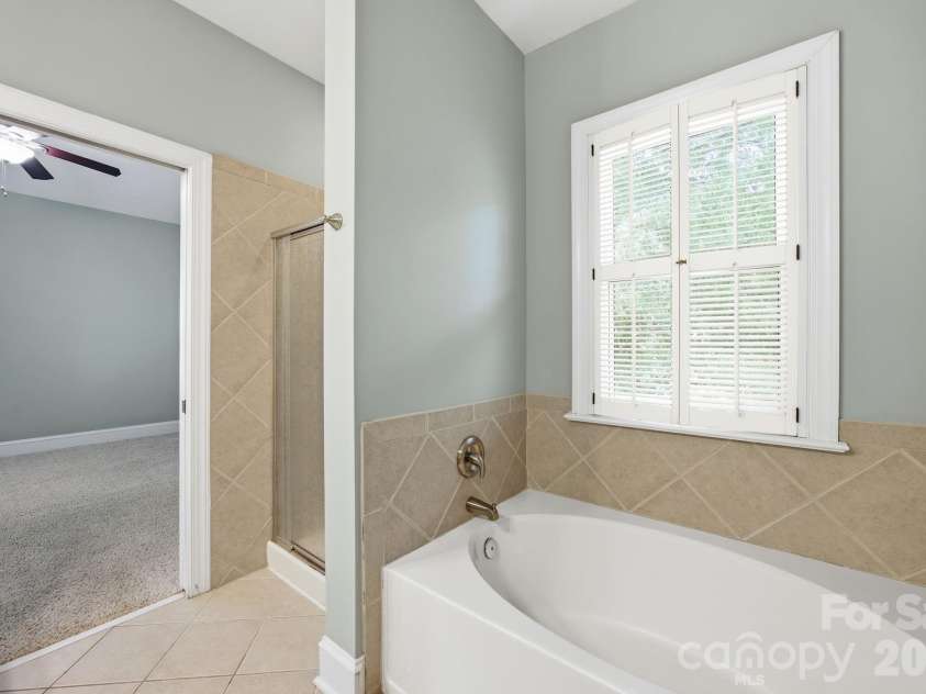 805 Celbridge Court, Charlotte, NC 28270.  MLS# CAR4386155, YatesRealty ID 26389. Primary Bath