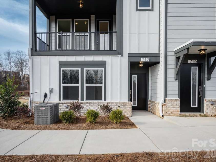 212 Ferebee Place, Charlotte, NC 28213.  MLS# CAR4335439, YatesRealty ID 2639. 