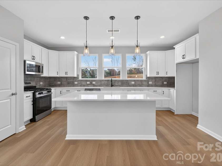 212 Ferebee Place, Charlotte, NC 28213.  MLS# CAR4335439, YatesRealty ID 2639. Kitchen