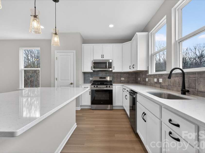212 Ferebee Place, Charlotte, NC 28213.  MLS# CAR4335439, YatesRealty ID 2639. Kitchen