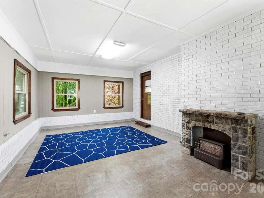 817 Landing Street, Kings Mountain, NC 28086.  MLS# CAR4386381, YatesRealty ID 26390. 