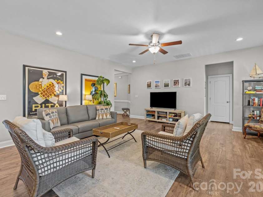 4697 Rinaldo Road, York, SC 29745.  MLS# CAR4380475, YatesRealty ID 26392. Spacious living room
