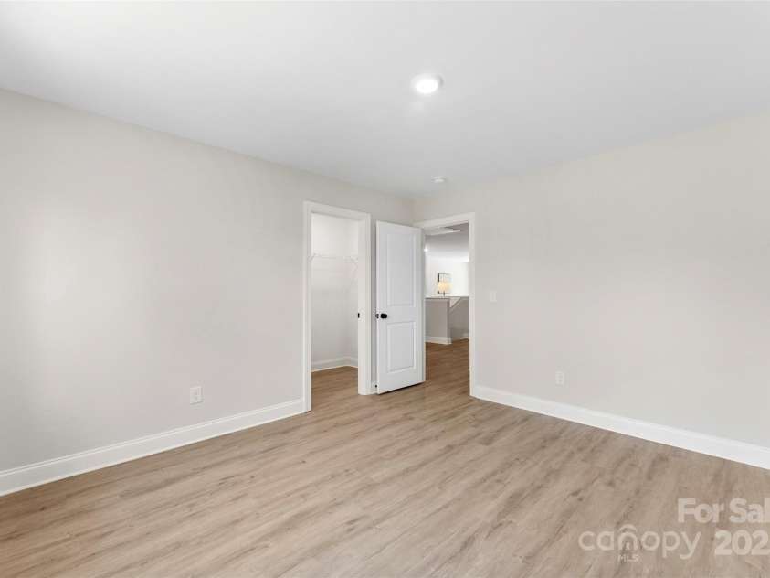 1227 Breezewood Drive, Charlotte, NC 28262.  MLS# CAR4274143, YatesRealty ID 26393. 