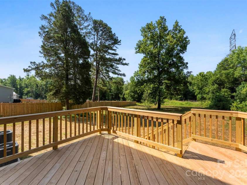 1227 Breezewood Drive, Charlotte, NC 28262.  MLS# CAR4274143, YatesRealty ID 26393. 