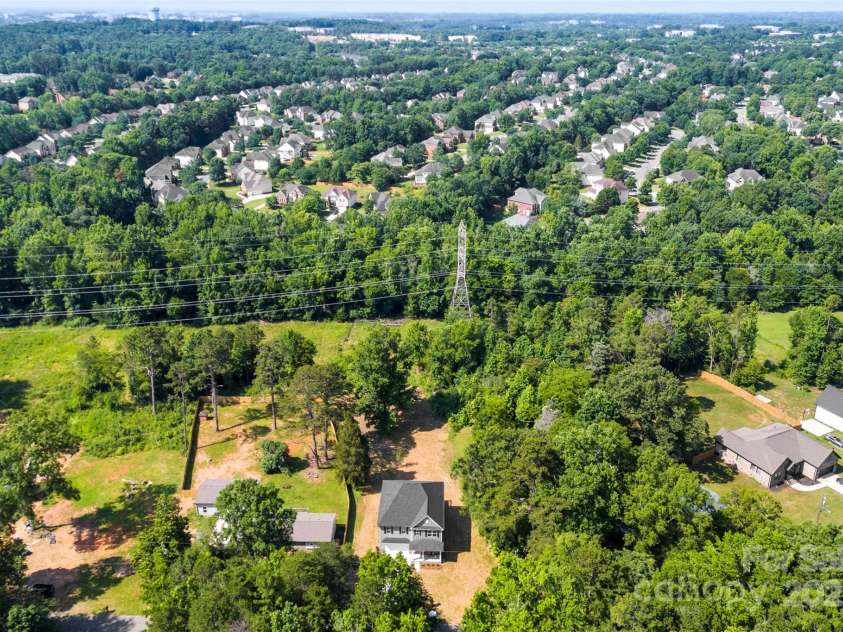 1227 Breezewood Drive, Charlotte, NC 28262.  MLS# CAR4274143, YatesRealty ID 26393. 
