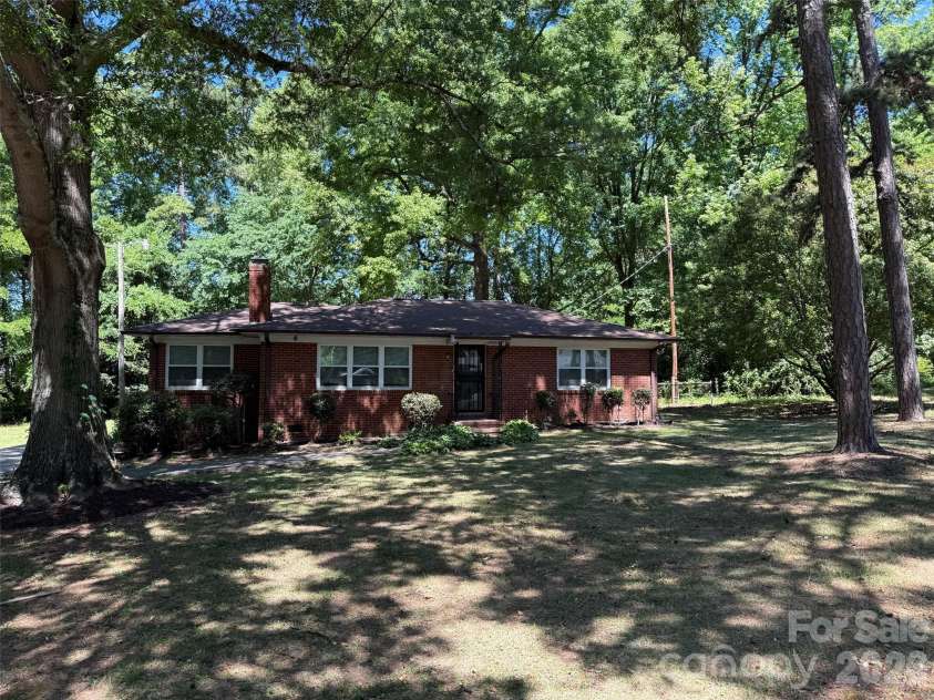 1662 Browns Avenue, Charlotte, NC 28208.  MLS# CAR4385030, YatesRealty ID 26393. 