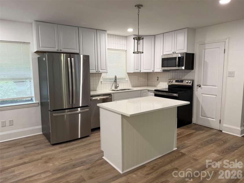1662 Browns Avenue, Charlotte, NC 28208.  MLS# CAR4385030, YatesRealty ID 26393. Kitchen
