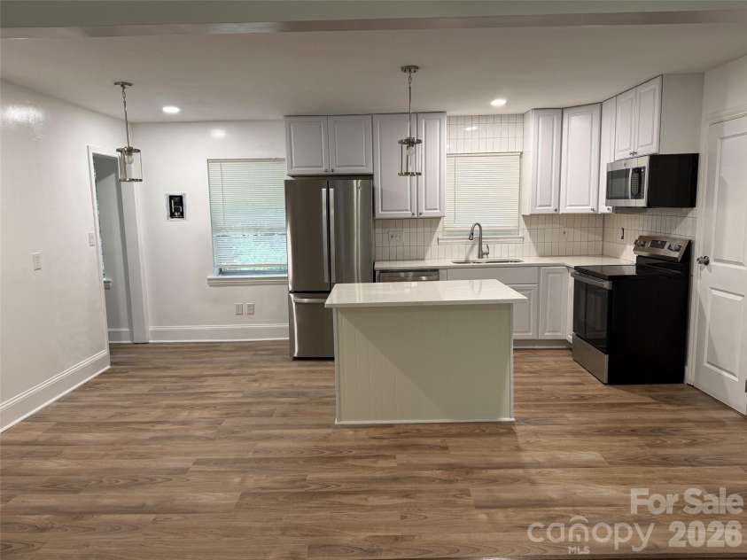1662 Browns Avenue, Charlotte, NC 28208.  MLS# CAR4385030, YatesRealty ID 26393. Kitchen/Dining