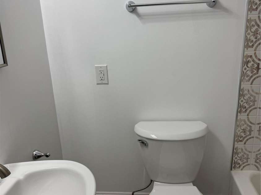 1662 Browns Avenue, Charlotte, NC 28208.  MLS# CAR4385030, YatesRealty ID 26393. Primary Bathroom