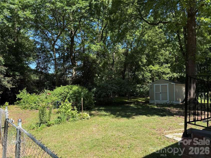 1662 Browns Avenue, Charlotte, NC 28208.  MLS# CAR4385030, YatesRealty ID 26393. Rear Yard
