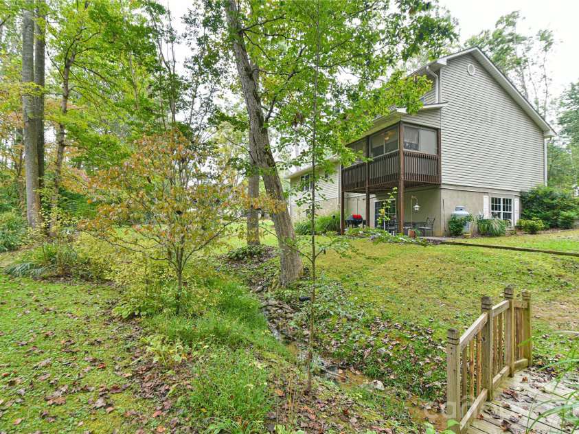 145 Fox Glen Drive, Arden, NC 28704.  MLS# CAR4134713, YatesRealty ID 26394. 