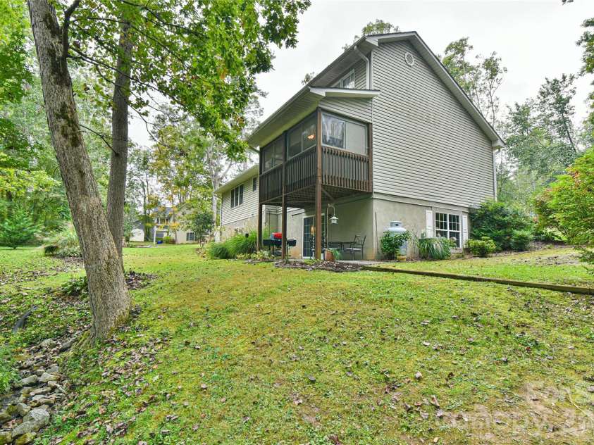 145 Fox Glen Drive, Arden, NC 28704.  MLS# CAR4134713, YatesRealty ID 26394. 