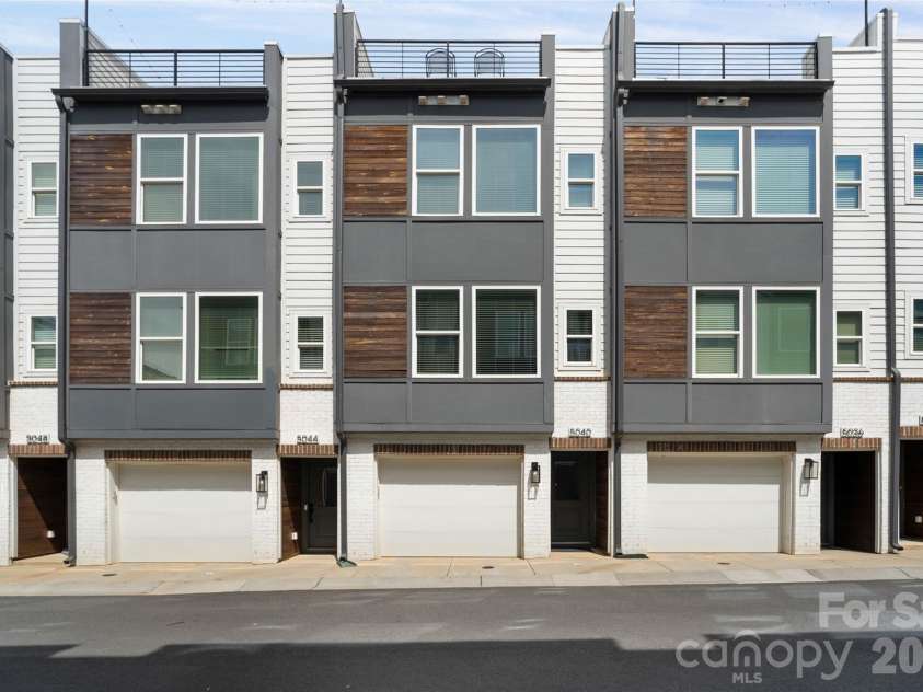 5040 York Park Lane, Charlotte, NC 28217.  MLS# CAR4375245, YatesRealty ID 26395. 