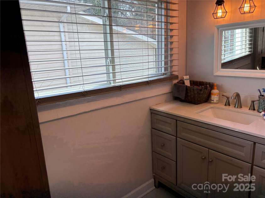 827 Horah Street, Salisbury, NC 28144.  MLS# CAR4226117, YatesRealty ID 26396. 
