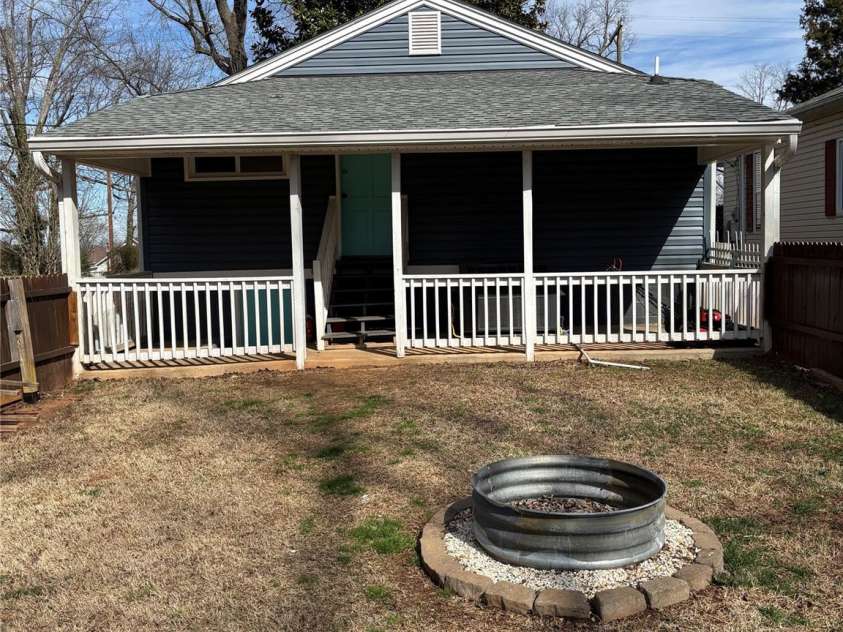 827 Horah Street, Salisbury, NC 28144.  MLS# CAR4226117, YatesRealty ID 26396. 