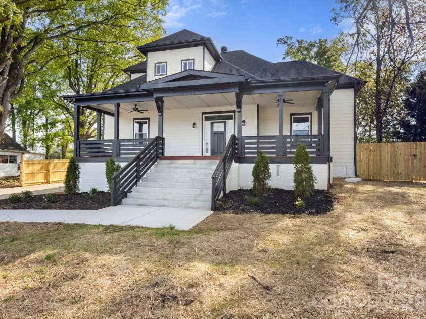 918 New Hope Road, Gastonia, NC 28054.  MLS# CAR4368085, YatesRealty ID 26396. 