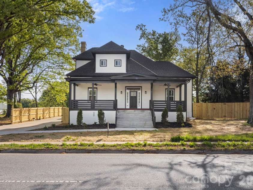 918 New Hope Road, Gastonia, NC 28054.  MLS# CAR4368085, YatesRealty ID 26396. 