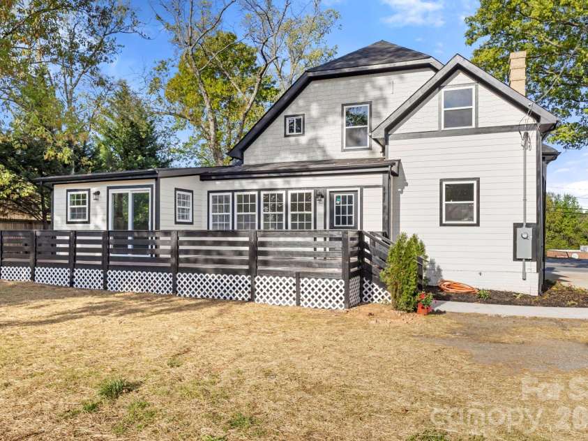 918 New Hope Road, Gastonia, NC 28054.  MLS# CAR4368085, YatesRealty ID 26396. 
