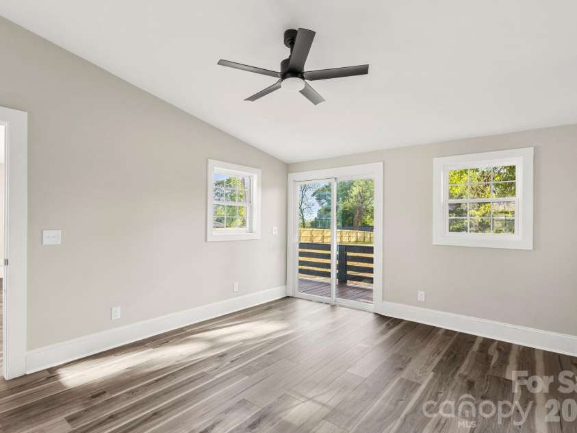 918 New Hope Road, Gastonia, NC 28054.  MLS# CAR4368085, YatesRealty ID 26396. 