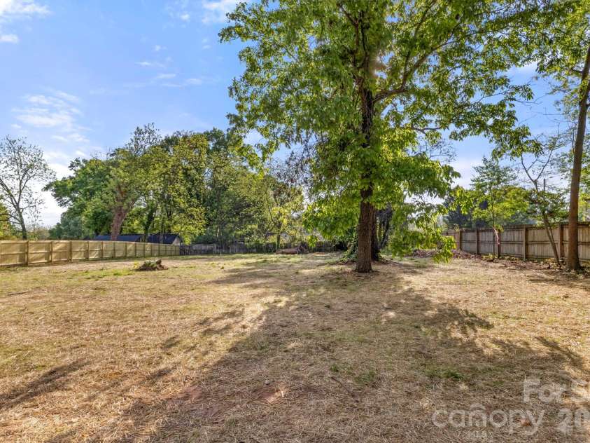 918 New Hope Road, Gastonia, NC 28054.  MLS# CAR4368085, YatesRealty ID 26396. 