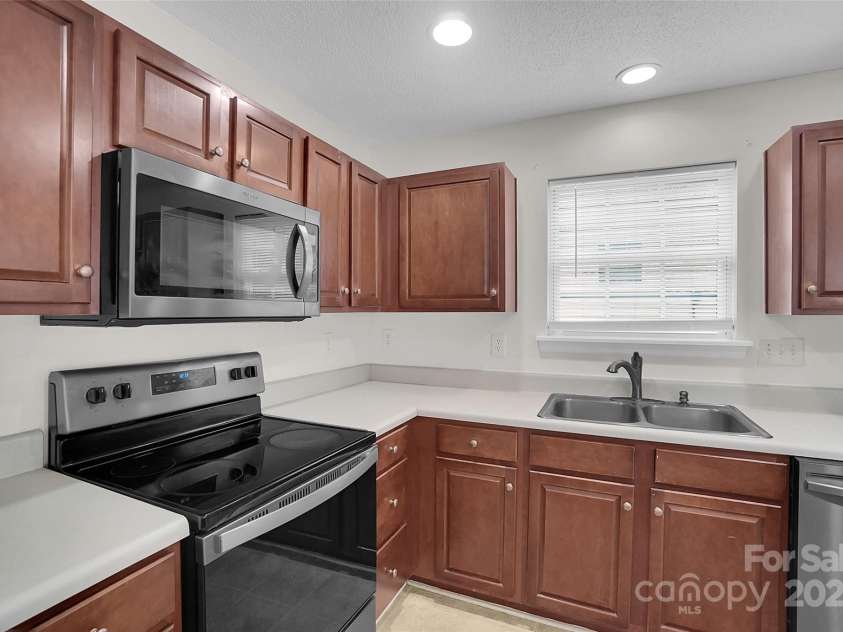 5237 Ficus Tree Lane, Charlotte, NC 28215.  MLS# CAR4288563, YatesRealty ID 26397. 