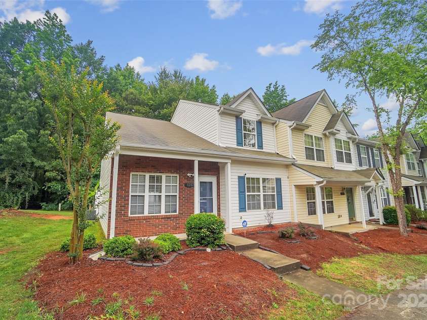 5237 Ficus Tree Lane, Charlotte, NC 28215.  MLS# CAR4288563, YatesRealty ID 26397. 