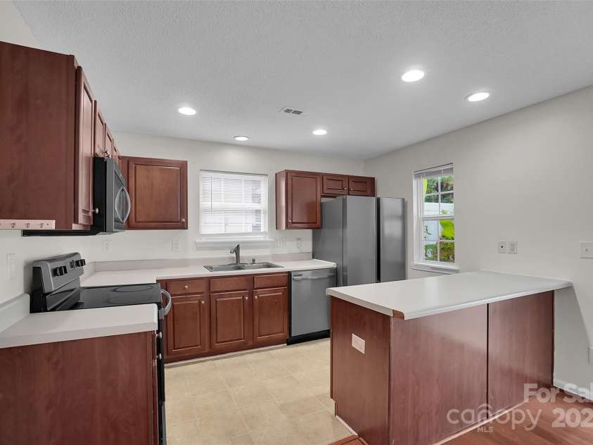 5237 Ficus Tree Lane, Charlotte, NC 28215.  MLS# CAR4288563, YatesRealty ID 26397. 