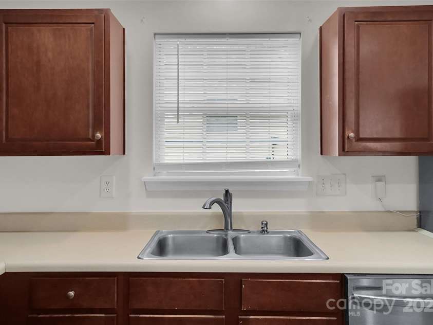 5237 Ficus Tree Lane, Charlotte, NC 28215.  MLS# CAR4288563, YatesRealty ID 26397. 