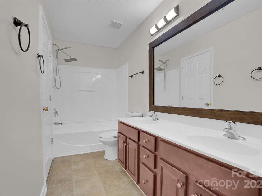 5237 Ficus Tree Lane, Charlotte, NC 28215.  MLS# CAR4288563, YatesRealty ID 26397. 