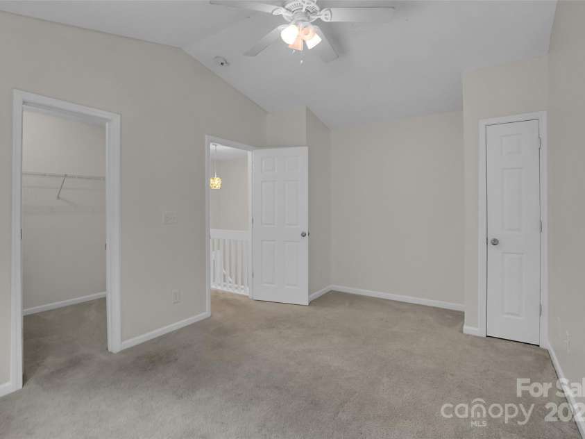 5237 Ficus Tree Lane, Charlotte, NC 28215.  MLS# CAR4288563, YatesRealty ID 26397. 