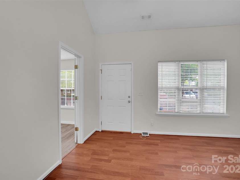 5237 Ficus Tree Lane, Charlotte, NC 28215.  MLS# CAR4288563, YatesRealty ID 26397. 