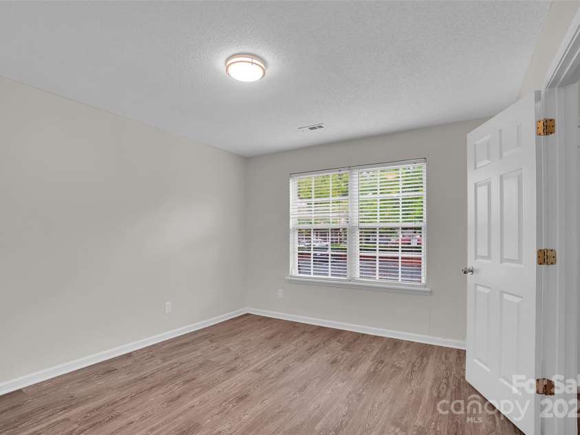 5237 Ficus Tree Lane, Charlotte, NC 28215.  MLS# CAR4288563, YatesRealty ID 26397. 