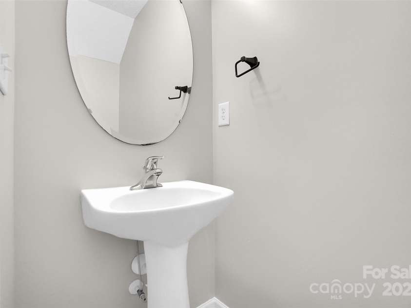 5237 Ficus Tree Lane, Charlotte, NC 28215.  MLS# CAR4288563, YatesRealty ID 26397. 