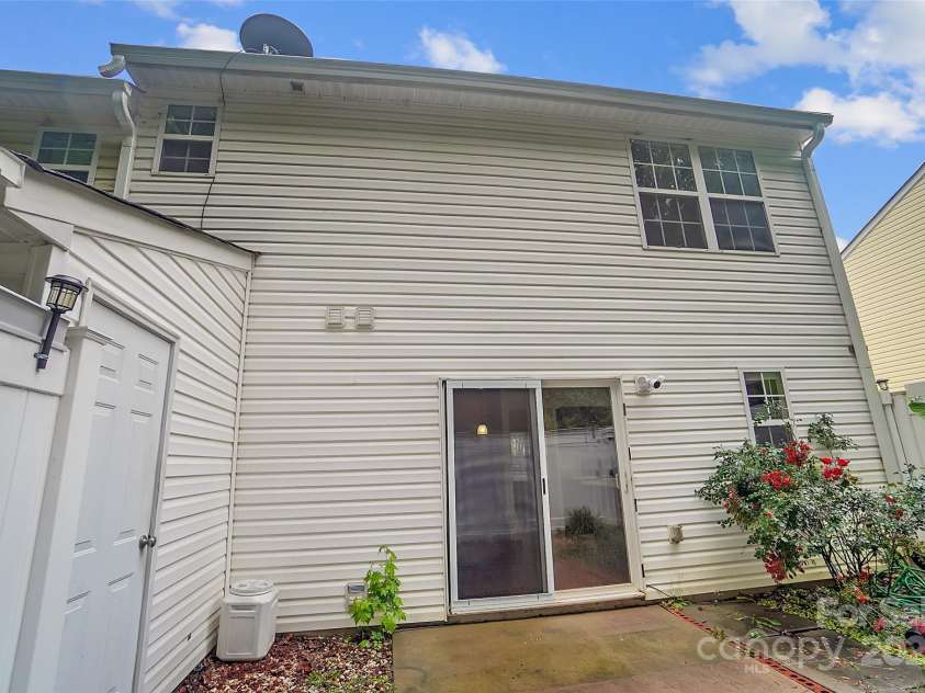 5237 Ficus Tree Lane, Charlotte, NC 28215.  MLS# CAR4288563, YatesRealty ID 26397. 