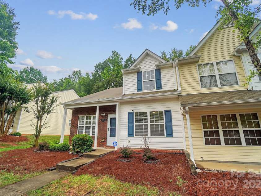 5237 Ficus Tree Lane, Charlotte, NC 28215.  MLS# CAR4288563, YatesRealty ID 26397. 