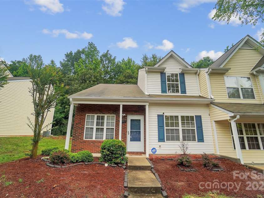 5237 Ficus Tree Lane, Charlotte, NC 28215.  MLS# CAR4288563, YatesRealty ID 26397. 