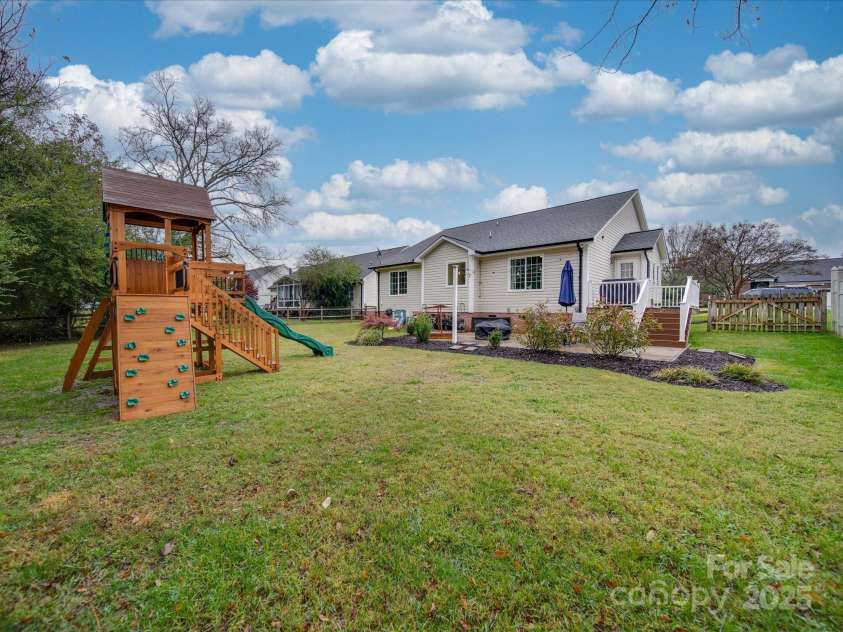 1209 Pressley Downs Drive, Concord, NC 28025.  MLS# CAR4264651, YatesRealty ID 26398. 