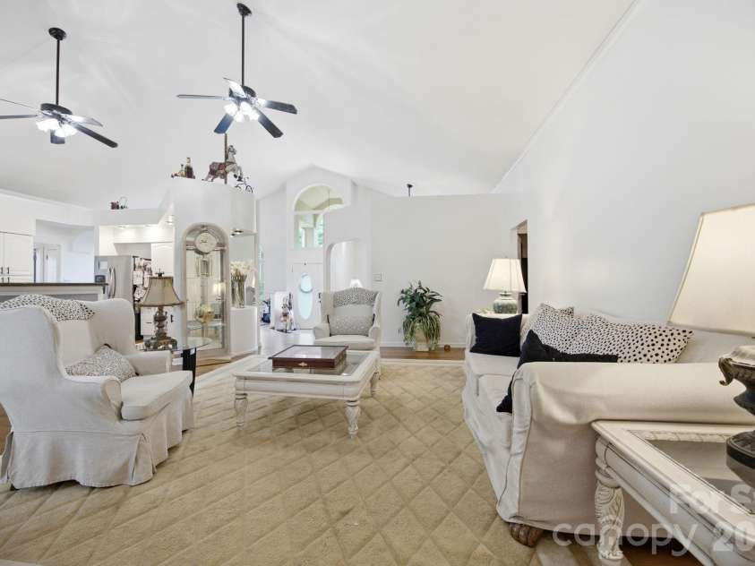 20127 Chapel Point Lane, Cornelius, NC 28031.  MLS# CAR4387652, YatesRealty ID 26399. 