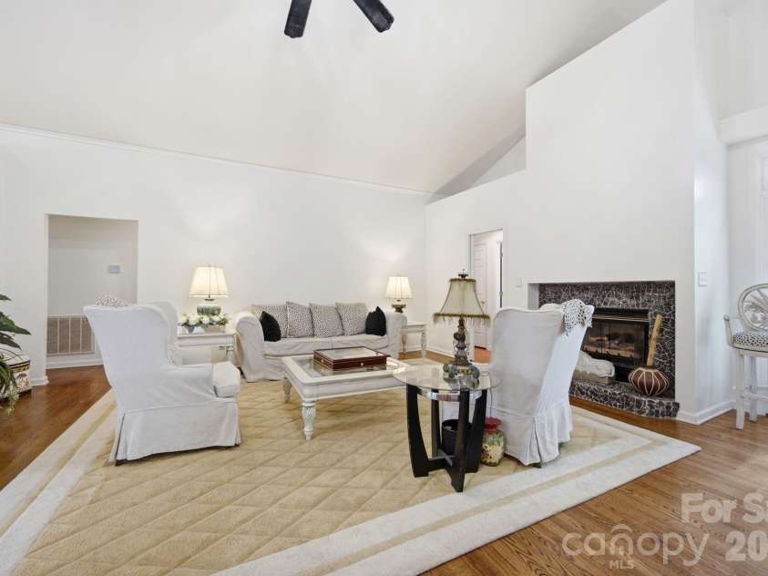 20127 Chapel Point Lane, Cornelius, NC 28031.  MLS# CAR4387652, YatesRealty ID 26399. 
