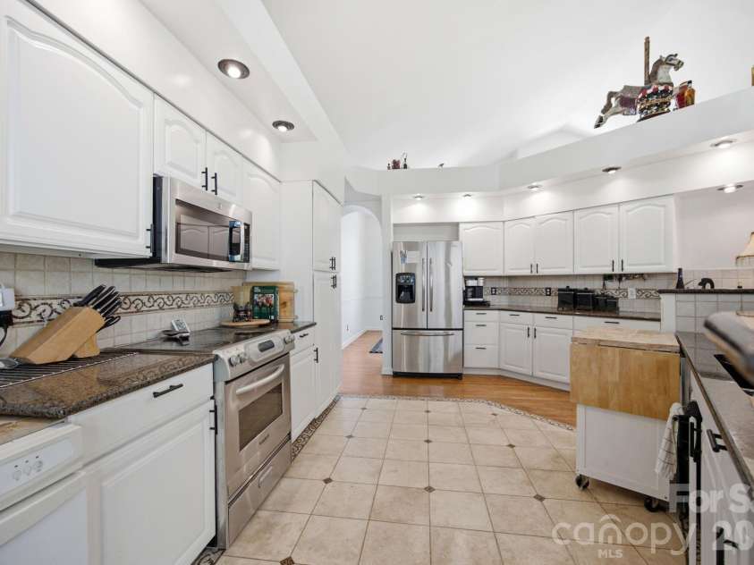 20127 Chapel Point Lane, Cornelius, NC 28031.  MLS# CAR4387652, YatesRealty ID 26399. 